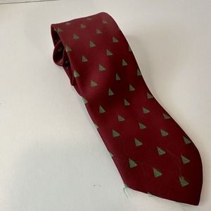 AVON Products Inc., 1985 Mens NeckTie, RED w/Green Trees 100% Polyester VINTAGE